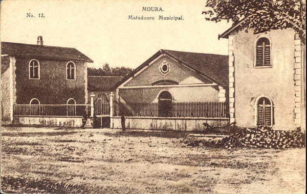 N 12 - MOURA. Matadouro Municipal - Edio Andr dos Santos Conceio, Moura (1920) - Dim. 13,6x8,6 cm - Col. A. Monge da Silva