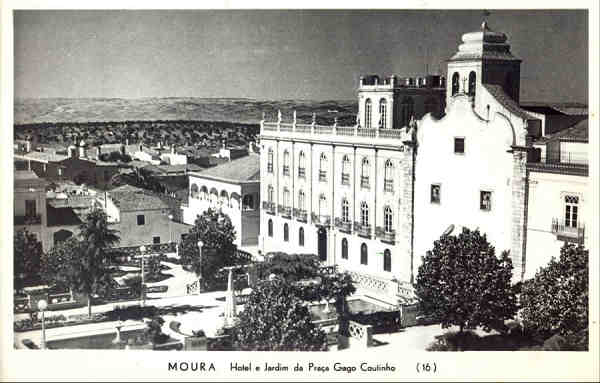 N 16 - MOURA. Hotel e Jardim da Praa Gago Coutinho (Provavel Edio do Hotel Moura-1960) - SD - Dim. 4x9 cm - Col. A. Monge da Silva
