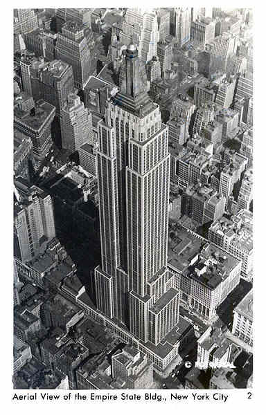 N 2 - Aerial View of Empire State Building - Editor (Foto Spal Co ??), New York - Circulado em 1949 - Dim. 14,1x8,8 cm - Col. A. Monge da Silva