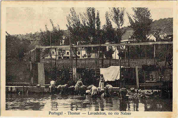 N 35 - Portugal-Thomar  Lavadeiras, no rio Nabo - Edio da Loja do Barateiro - SD -  Dim. 9x14 cm - Col. Jaime da Silva (Circulado em 1928)