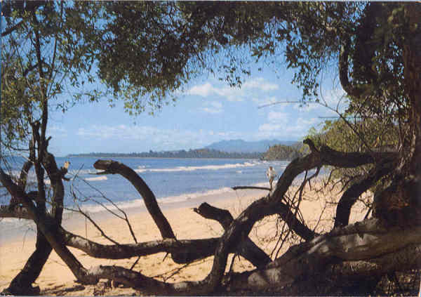 N 2 - TIMOR. Dili, Praia de Taci Tolo - Edio Movimento Nacional Feminino - 15,0x10,5 cm - Col. A. Monge da Silva (1970)