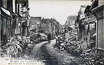 822 - La Grande Guerre. Verdun, Rue Mazel aprs le bombardement - Edition  Lev, Fils & Cie , Paris - Dim. 140x87 mm . Col. A. Monge da Silva (cerca de 1920)