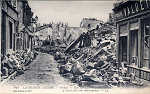 823 - La Grande Guerre. Verdun, Une rue aprs le bombardement - Edition  Lev, Fils & Cie , Paris - Dim. 140x87 mm . Col. A. Monge da Silva (cerca de 1920)