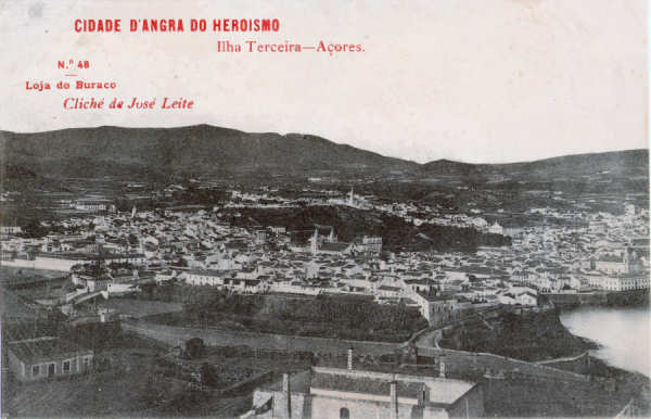 N 48 - Cidade de Angra do Heroismo - Edio da Loja do Buraco, clich de Jos Leite - Dim. 136x88 mm - Col. A. Monge da Silva (anterior a 1910)