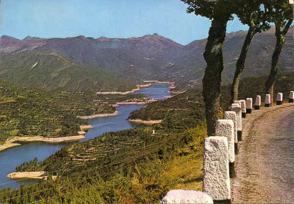 N 8 - GERS. Albufeira vista da estrada da Junceda - Ed. da Junta de Turismo - SD - Dim. 103x149 mm - Circulado em 28-08-1970 - Col. Graa Maia