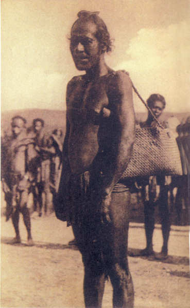 SN - Timor - Tipos e costumes - Edio da Misso - SD - Dim. ??x?? cm - Col. Monge da Silva (Cerca de 1927)