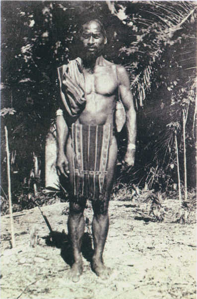 SN - Timor - Tipos e costumes: Lautm - Edio da Misso - SD - Dim. ??x?? cm - Col. Monge da Silva (Cerca de 1927)