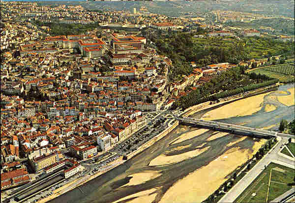 N. 526 - Coimbra. Rio Mondego e cidade universitria - Ed. Centro de Caridade N Sr do Perptuo Socorro, Porto - SD - Dim. 15x10,3 cm. - Col. Graa Maia. (circ. 1972)