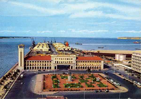 N. 2 - Largo Diogo Co (ao fundo o porto) - Edio Elmar Luanda - S/D - (circulado em 1966) - Dimenses: 14,8x10,4 cm. - Col. HJCO.