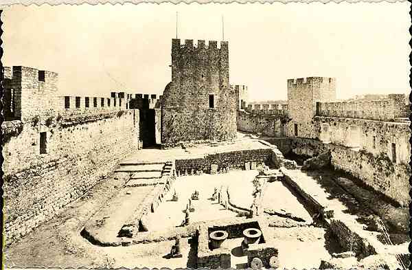 N. 3 - POMBAL. Castelo. Interior. Torre de menagem e cisternas - Edio da Comisso Municipal de Turismo de Pombal - S/D - Dimenses: 13,8x9 cm. - Col. nio Curvo Semedo (Circulado em 1963)