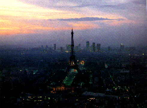 Vue de Paris au crpuscule (In: Giovanna Magi, "Tout Paris en 170 Photos",  1994, p. 2