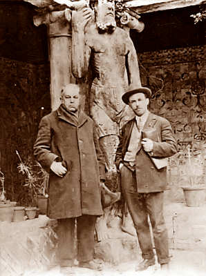 Antnio Augusto Marques Gomes e Dr. Alberto Souto, no Claustro do Museu de Aveiro, em 1926. Clicar para ampliar.