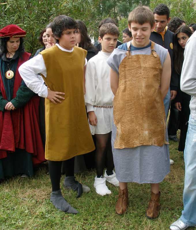 Aspecto da Feira Medieval, realizada no Dia da Escola (25 de Maio de 2007) - Clicar sobre a imagem para comear a leitura.