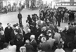 Na estao dos caminhos-de-ferro, em 1952.