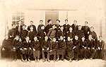 Turma do 5 Ano do Liceu de Aveiro em 1908, vendo-se, na fila superior, Jos Pereira Tavares, o 4 a contar da esquerda, em pose de perfil. (Foto cedida por D. Maria Virgnia)