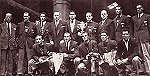Remadores portugueses que disputaram o 5 Campeonato Pennsular pouco depois de desembarcarem na estao do Rossio - 1950