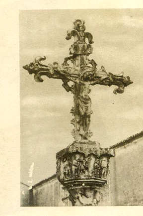 Cruzeiro de So Domingos, no adro da igreja com o mesmo nome (S de Aveiro)