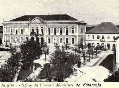 Jardim e edifcio da Cmara Municipal de Estarreja