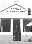 Quixico, 27-09-1971 - Cabo cozinheiro na capela para preparar uma refeição. Foto de Joaquim Andrade Almeida.