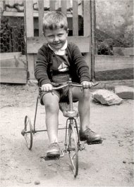 O programador destas pginas quando tinha 4 anos de idade e gostava de tricicletar.