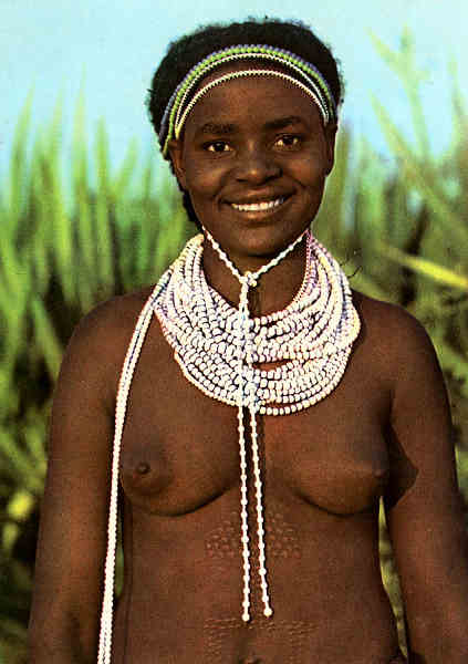 N. 1 - Grupo tnico umbundo. Mulher Kaconda Hula - Angola - Ed.Q.T.Luanda - S/D - Dimenses: 14,7x10,6 cm - Col. Jos Manuel C.Pereira (1971).