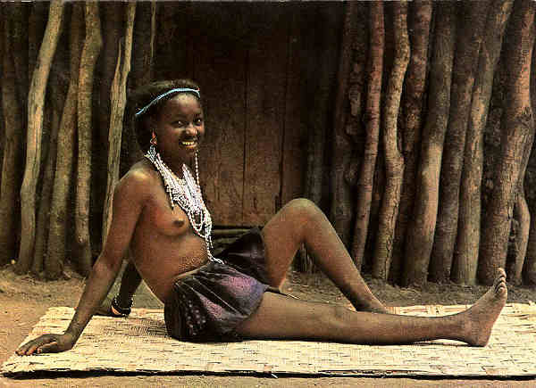 N. 2 - Grupo tnico Umbundo Mulher kaconda - Hula - Angola - Ed. FOTO-POLO, Luanda - S/D - Dimenses: 14,5x10,5 cm. - Col. Jos Manuel C. Pereira (1972).