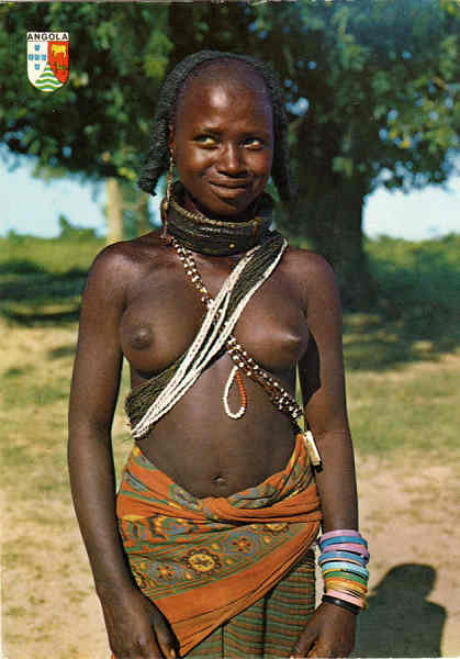 N. 522 - ANGOLA  Esta jovem parece tomar iniciativa, em questes de moda feminina - Ed. Elmar, Luanda - Dim. 14,7x10,5 cm. - Col Joaquim Augusto Santos 1971.