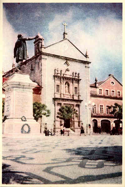 N. 9 - AVEIRO (Portugal) Igreja da Misericrdia e Jos Estvo - Edies guas da Costa - S/D - Dimenses: 14,5x9,8 cm. - Col. nio Semedo.