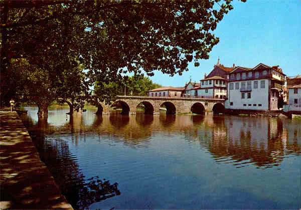 N. 244 - CHAVES (Portugal) Ponte romana sobre o rio Tmega - Edio LIFER, Porto; Fotografia de FISA - S/D - Dimenses: 14,8x10,4 cm. - Col. HJCO (Circulado em 1980)