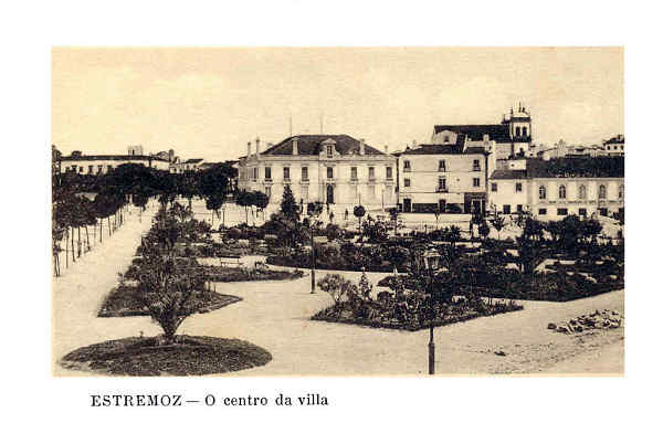 SN - ESTREMOZ. O centro da Villa - Edio Alberto Malva, Rua da Madalena 23, Lisboa (cerca de 1920) - Dim. 14,1x9 cm - Col. A. Monge da Silva.