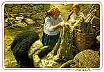 N. 18 - Portugal - Lavagem da l: mulheres mostrando um belro molhado aps a 1 lavagem - Edio ncora, tel. 3952192 (S/D) - Dimenses: 14,9x10,4 cm. - Col. Ftima Bia (1995).