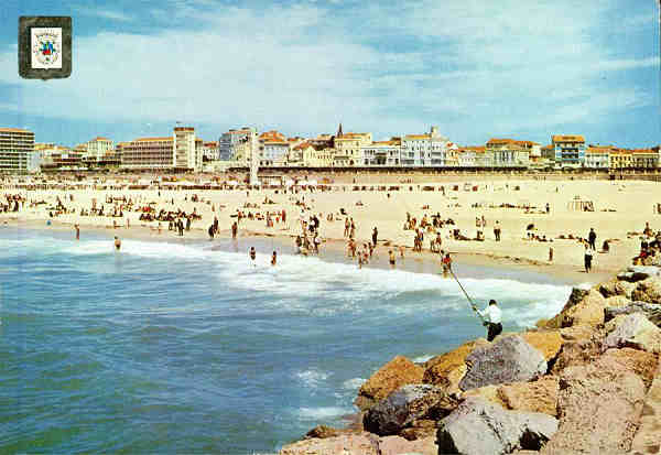 N. 682 - FIGUEIRA DA FOZ (Portugal) Vista parcial da praia - Edio LIFER, Porto - S/D - Dimenses: 14,8x10,2 cm. - Col. HJCO (Circulado em 1968)