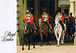 N. A21 - LONDON - Trooping the Colour. H. M. The Queen, Prince Philip and Prince of Wales - Ed. Thomas & Benacci Ltd. LONDON - Tel.(01)4032835 Printed in Italy RIALTO - SD - Dim. 14,8x10,3 cm - Col. Manuel Bia (1986)