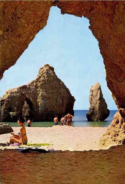 N. 220 - Praia da Rocha-Algarve-Portugal - Edio para Joo Cabrita Fonseca, Praia da Rocha -  S/D - Dimenses: 10,2x14,9 cm. - Col. Graa Maia