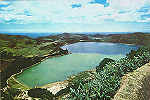 N. 7 - S. MIGUEL (Aores) Um aspecto da Lagoa das Furnas - Ed. Fotografia Nbrega, Lda, Ponta Delgada - S. MIGUEL - AORES - Lito Of. Artistas Reunidos, Porto - SD - Dim. 15x10,5 cm. - Col. Manuel Bia (1981).