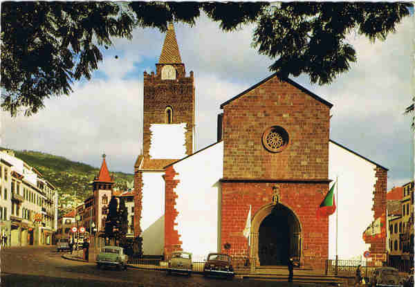 MD 3 - Funchal  (Madeira) A Catedral - Ed. Hans Huber KG Agente no Funchal: Francisco Ribeiro, Rua Nova de S. Pedro, telef.23930 - SD - Dim. 14,8x10,4 cm. - Col. Ftima e Manuel Bia (1975).