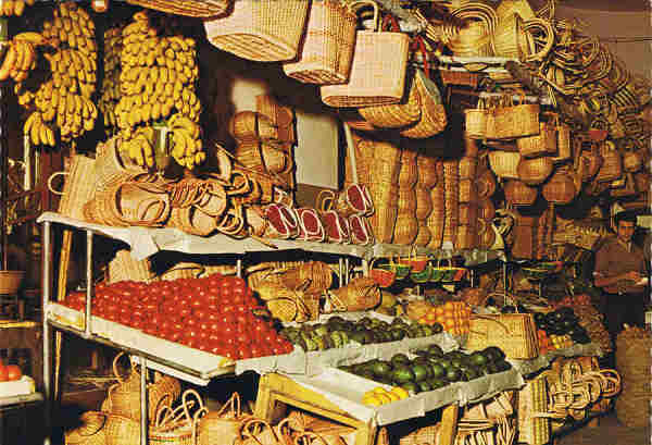 MD 134 - FUNCHAL (MADEIRA) Mercado da fruta - Ed. Hans Huber KG Agente no Funchal: F. Ribeiro, Rua Nova de S. Pedro, 27, telef. 23930 - SD - Dim. 14,8x10,3 cm. - Col. Ftima e Manuel Bia (1975).