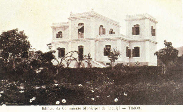 SN - Edificio da Commisso Municipal de Lequi - Timor - Edio L.Geisler -  SD - Dim. ??x?? cm - Col. Monge da Silva (Cerca de 1910)