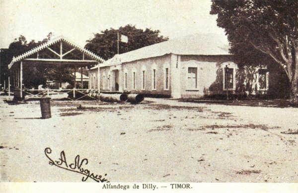 SN - Alfandega de Dilly - Timor - Edio L. Geisler -  SD - Dim. ??x?? cm - Col. Monge da Silva (Cerca de 1910)