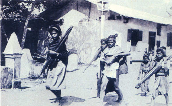 SN - Timor - Tipos e costumes - Edio da Misso -  SD - Dim. ??x?? cm - Col. Monge da Silva (Cerca de 1927)