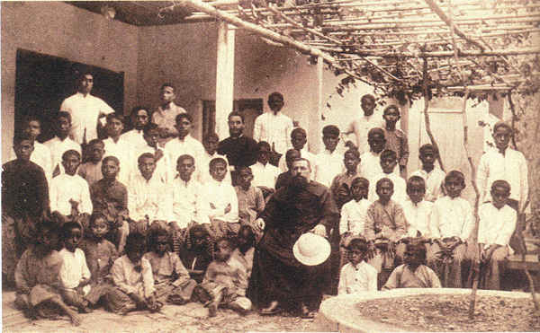 SN - Timor - Alunas do Colgio de Lahane -  SD - Dim. ??x?? cm - Col. Monge da Silva (Cerca de 1927)