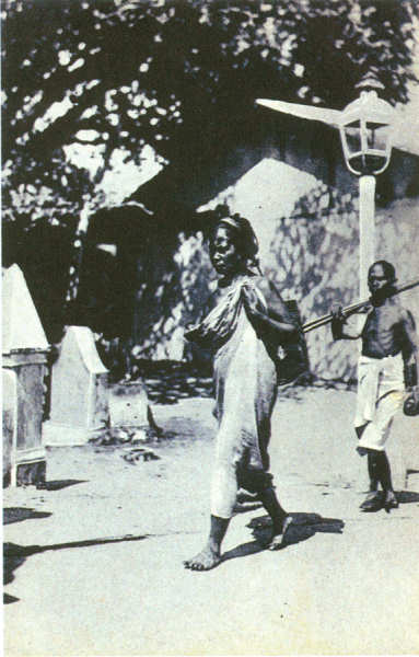SN - Timor - Tipos e costumes - SD - Dim. ??x?? cm - Col. Monge da Silva (Cerca de 1927)