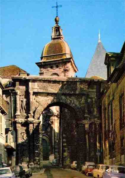 S/N - Besanon (Doubs) Le clocher de la cathdrale de St.-Jean... - Edio Combier Imprimeur Mcon 25.056 - CIM - Dimenses: 10,5x14,9 cm. - (circulado em 1979) - Col. HJCO. 