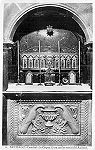 6.Santiago - Catedral: La Cripta. Urna con los restos del Apstol - Dimenses: 9x14,2 cm - Col. Henrique de Oliveira. 