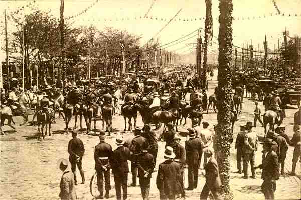 S/N - Sevilla: Paseo de Coches en la Feria - Edio J. B. G. 1929 - Dimenses: 13,7x9,1 cm. - Col. Ftima Bia. 