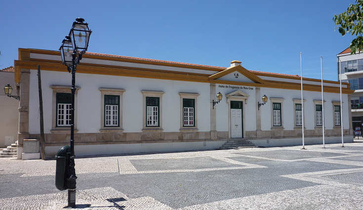 Edifcio da antiga escola primria da Vera Cruz, actualmente sede da Junta de Freguesia. Clicar para ampliar.