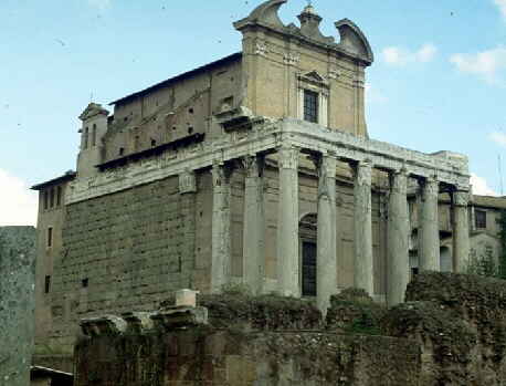 Templo romano de Antonino e Faustino.