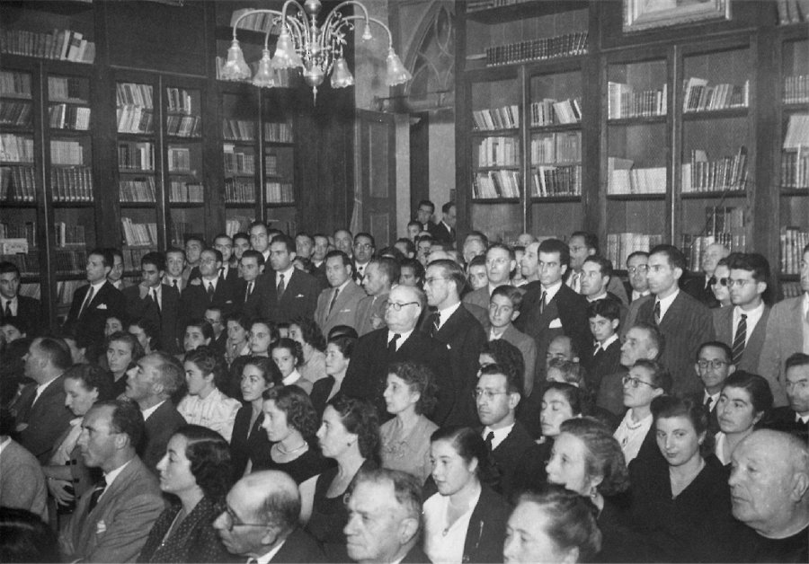 Na biblioteca do Liceu (actualmente a Escola Secundria Homem Cristo).