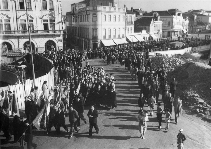 Em 1952, na Ponte-Praa ainda em obras.